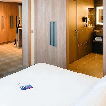 Novotel Saclay Esterno foto