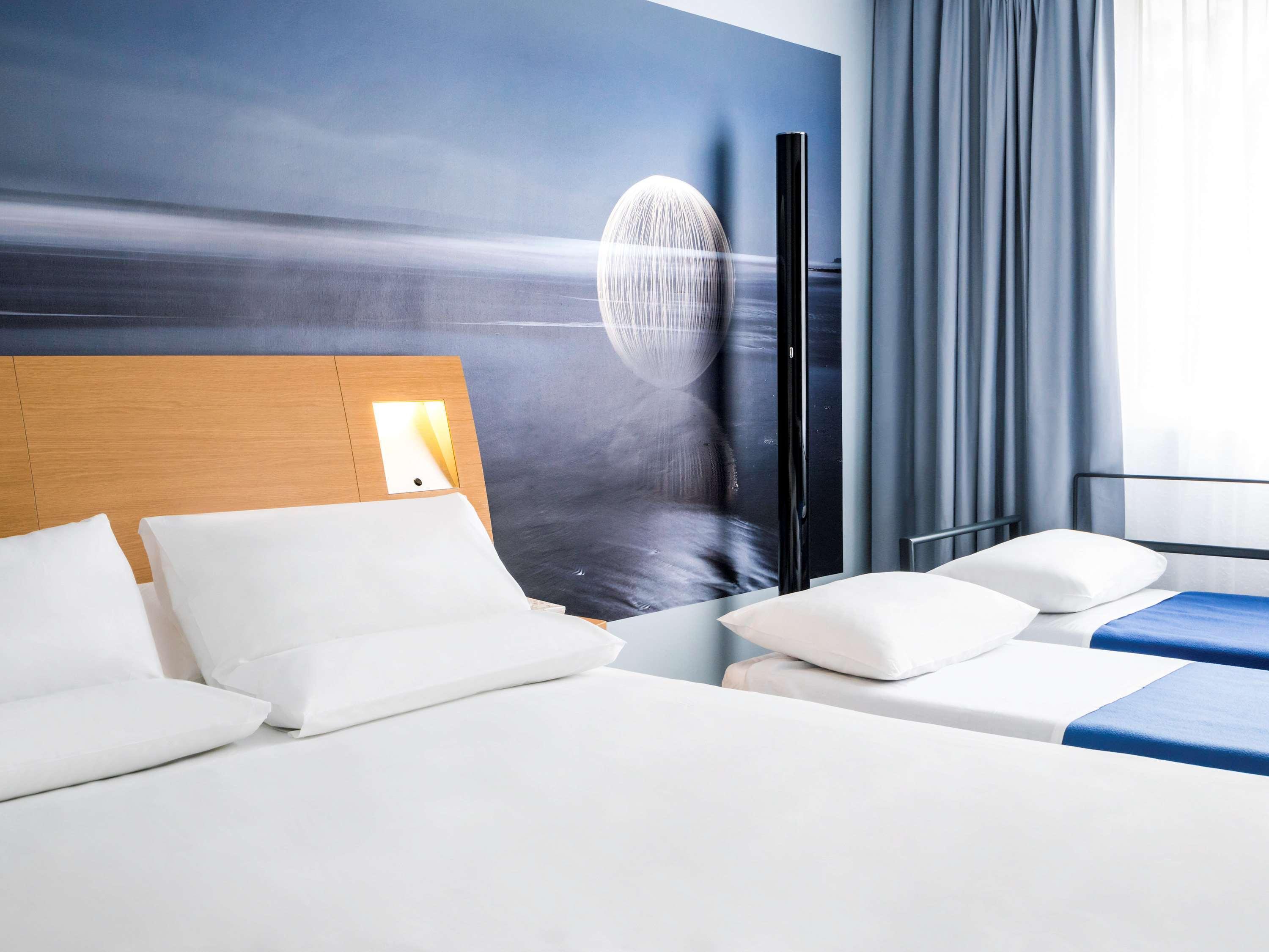 Novotel Saclay Esterno foto