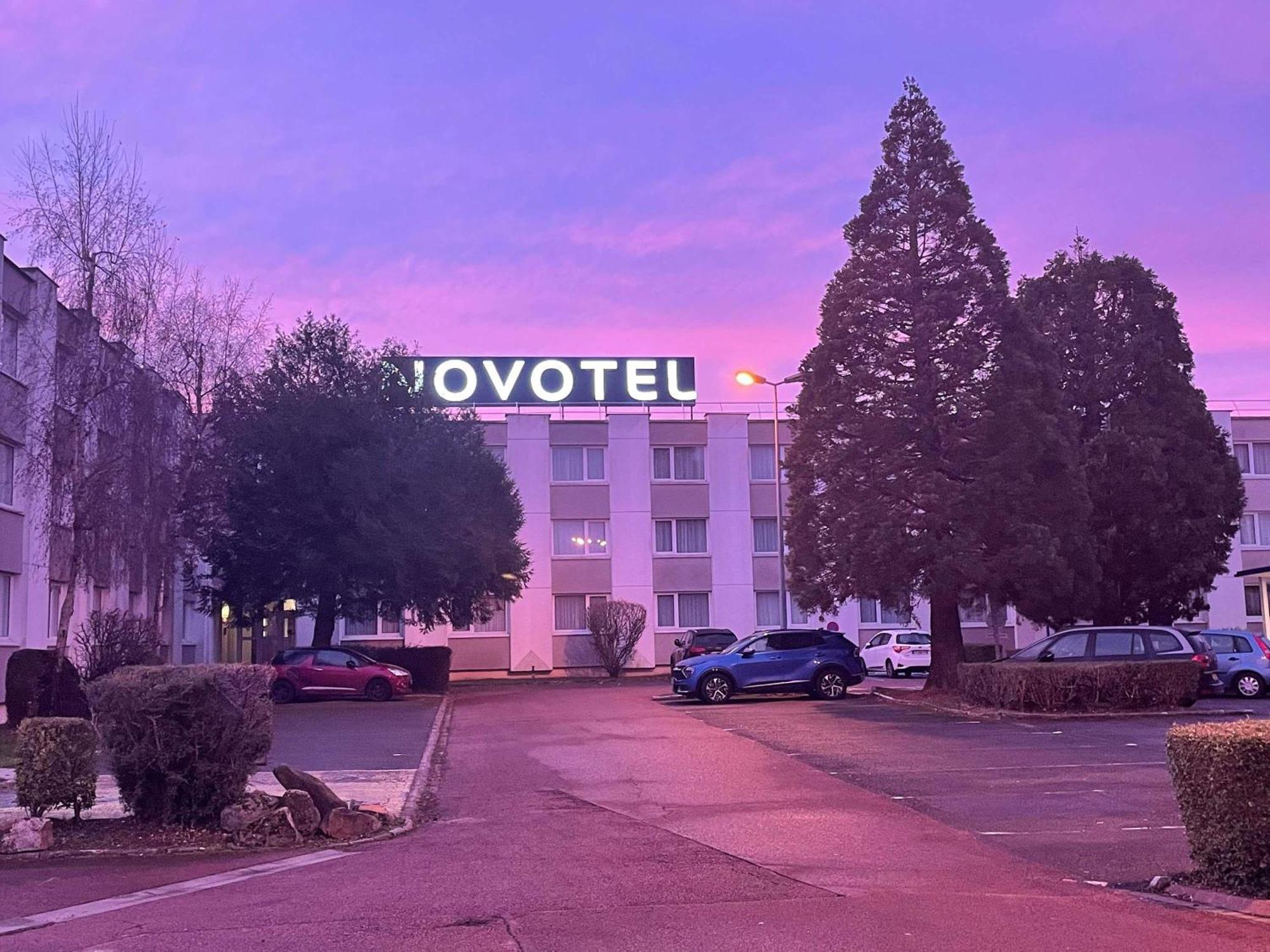 Novotel Saclay Esterno foto