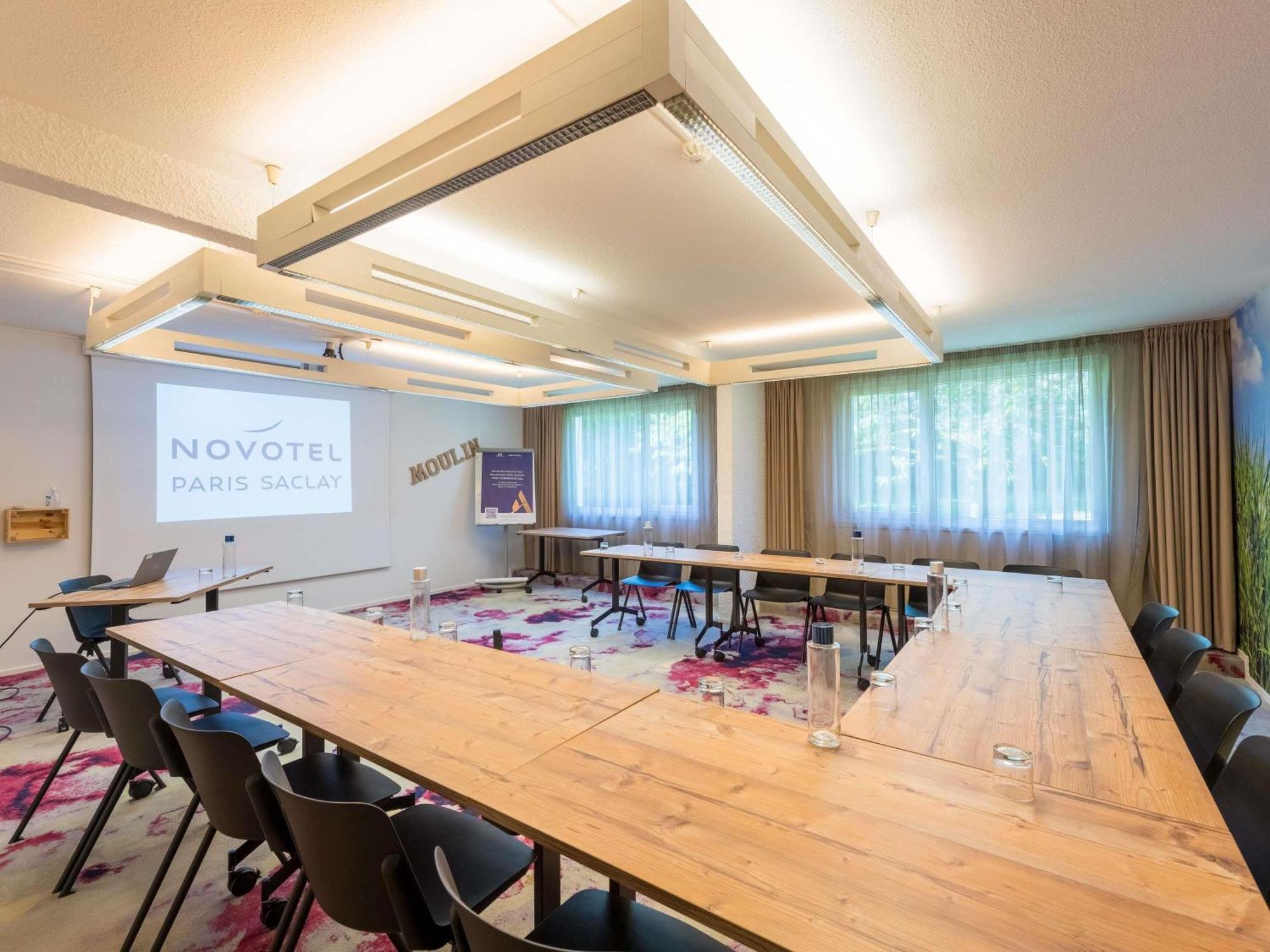 Novotel Saclay Esterno foto