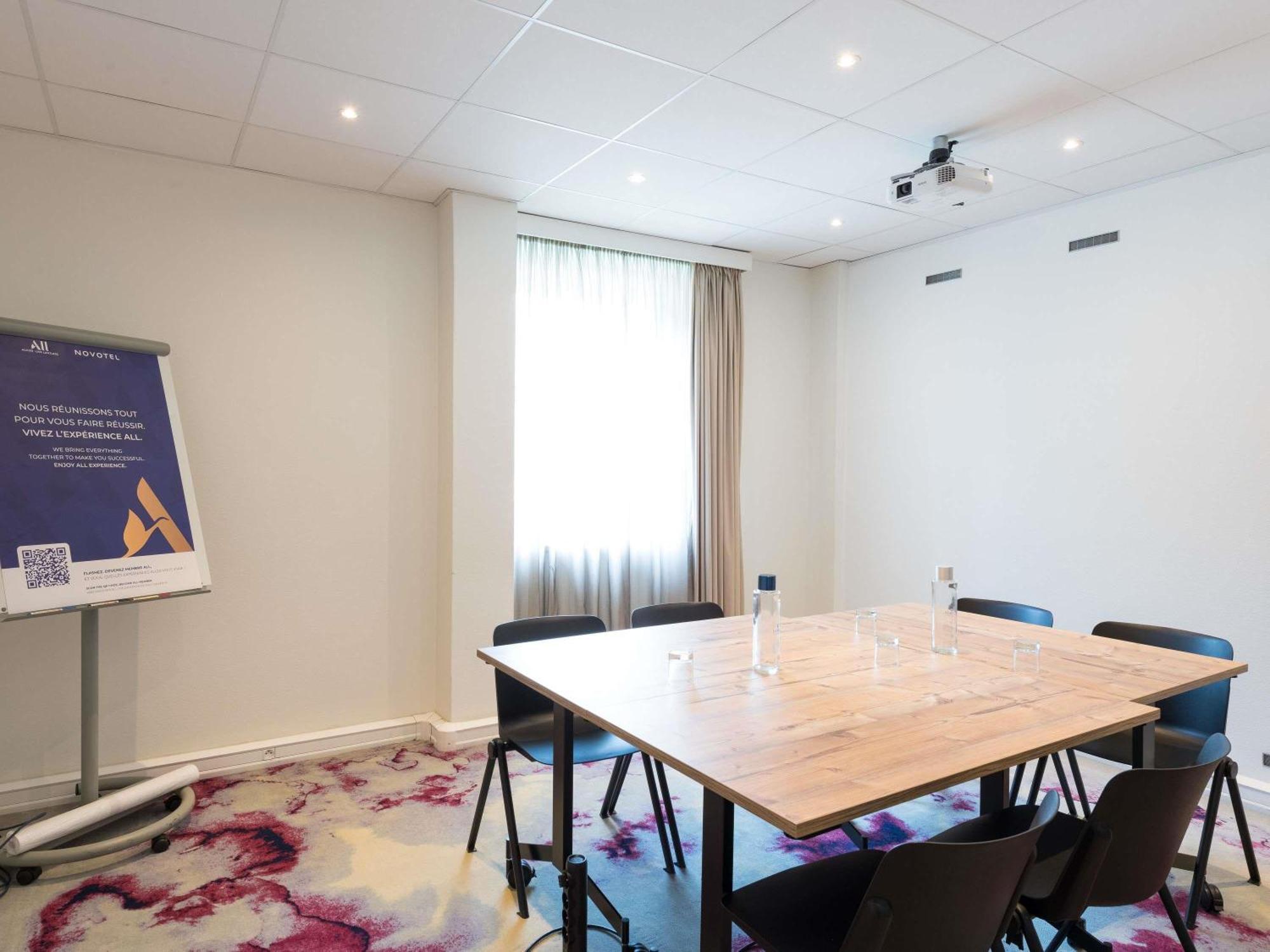Novotel Saclay Esterno foto