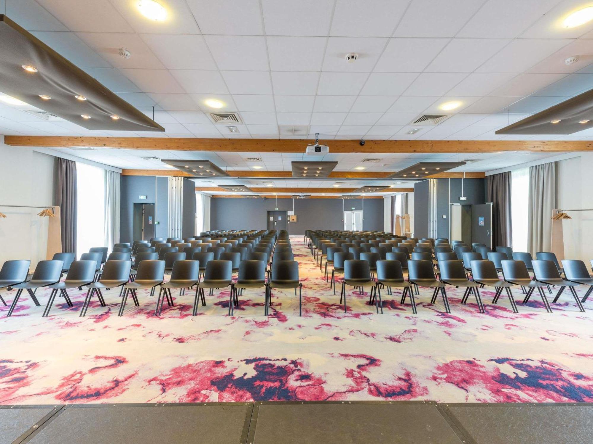 Novotel Saclay Esterno foto