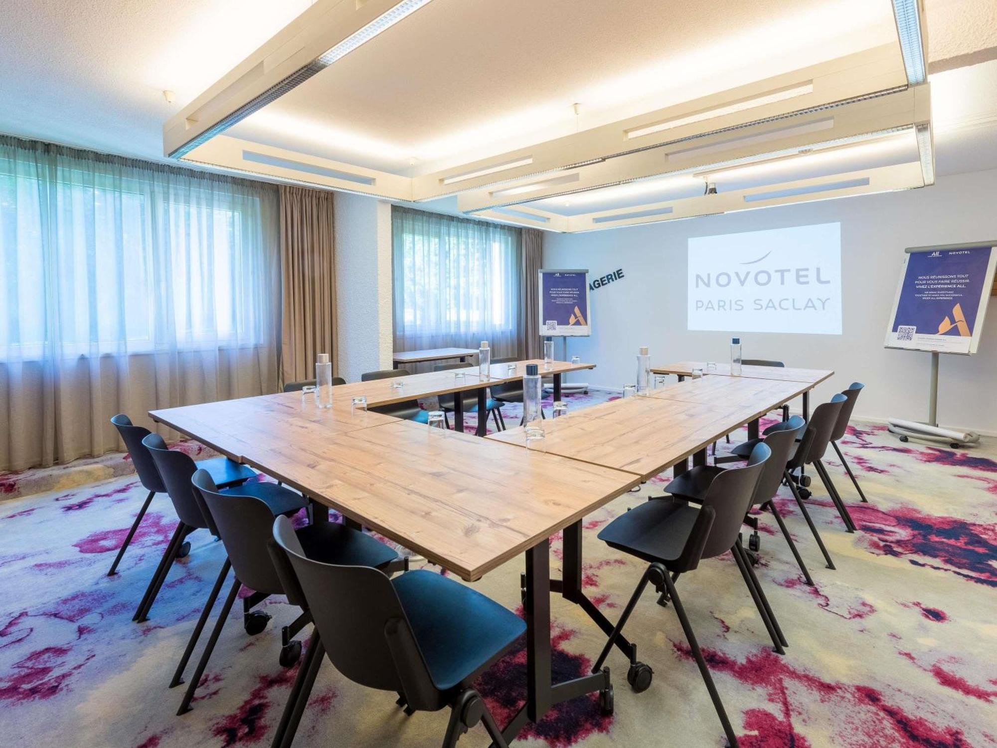 Novotel Saclay Esterno foto