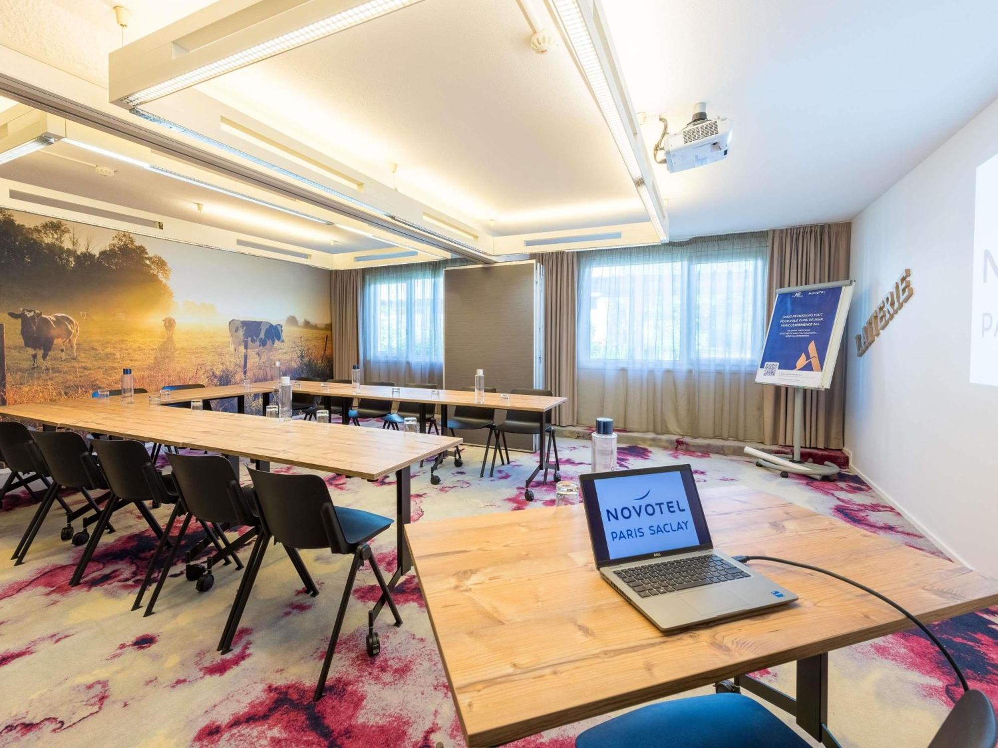 Novotel Saclay Esterno foto
