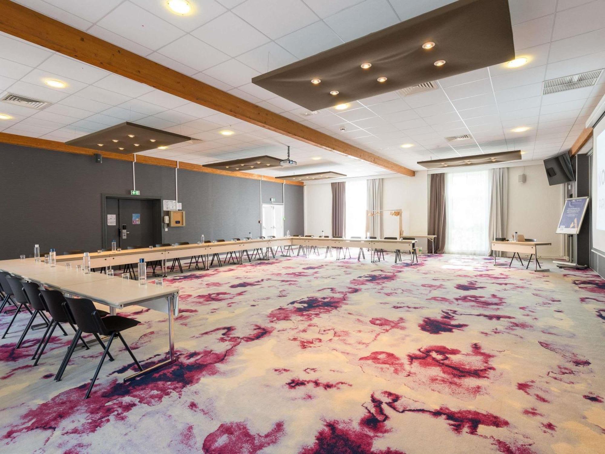 Novotel Saclay Esterno foto