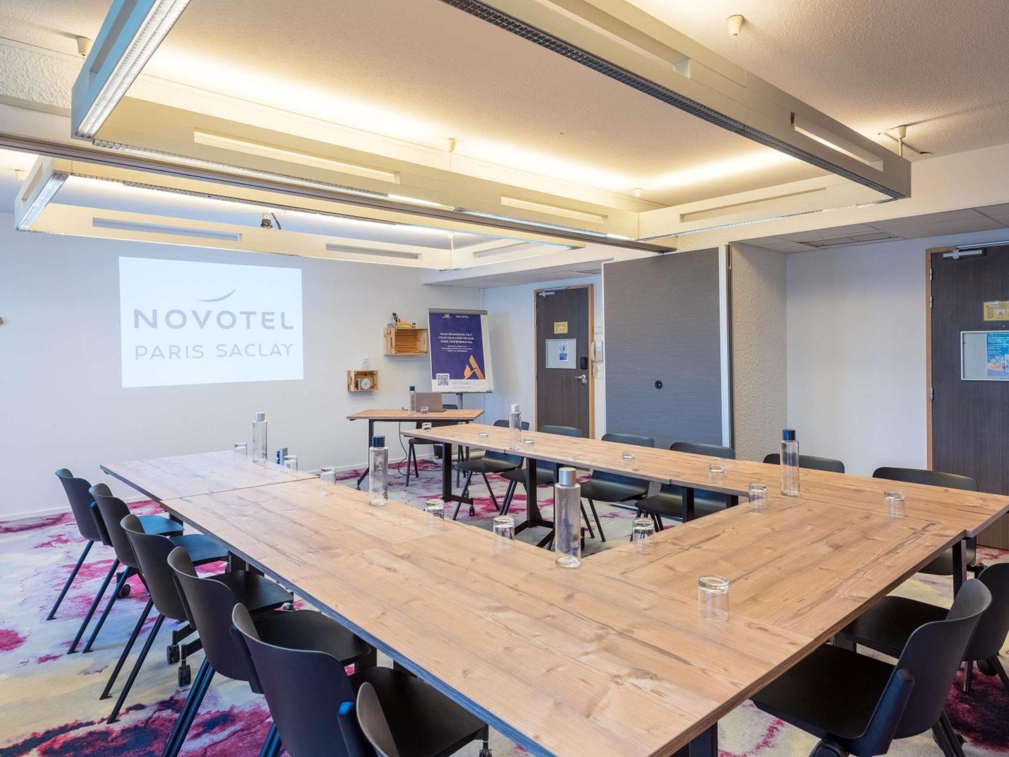 Novotel Saclay Esterno foto