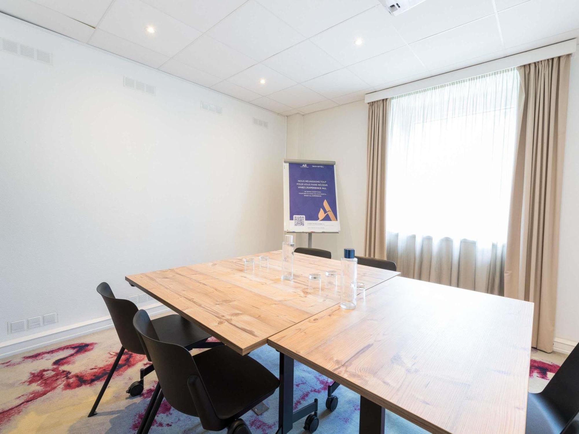 Novotel Saclay Esterno foto
