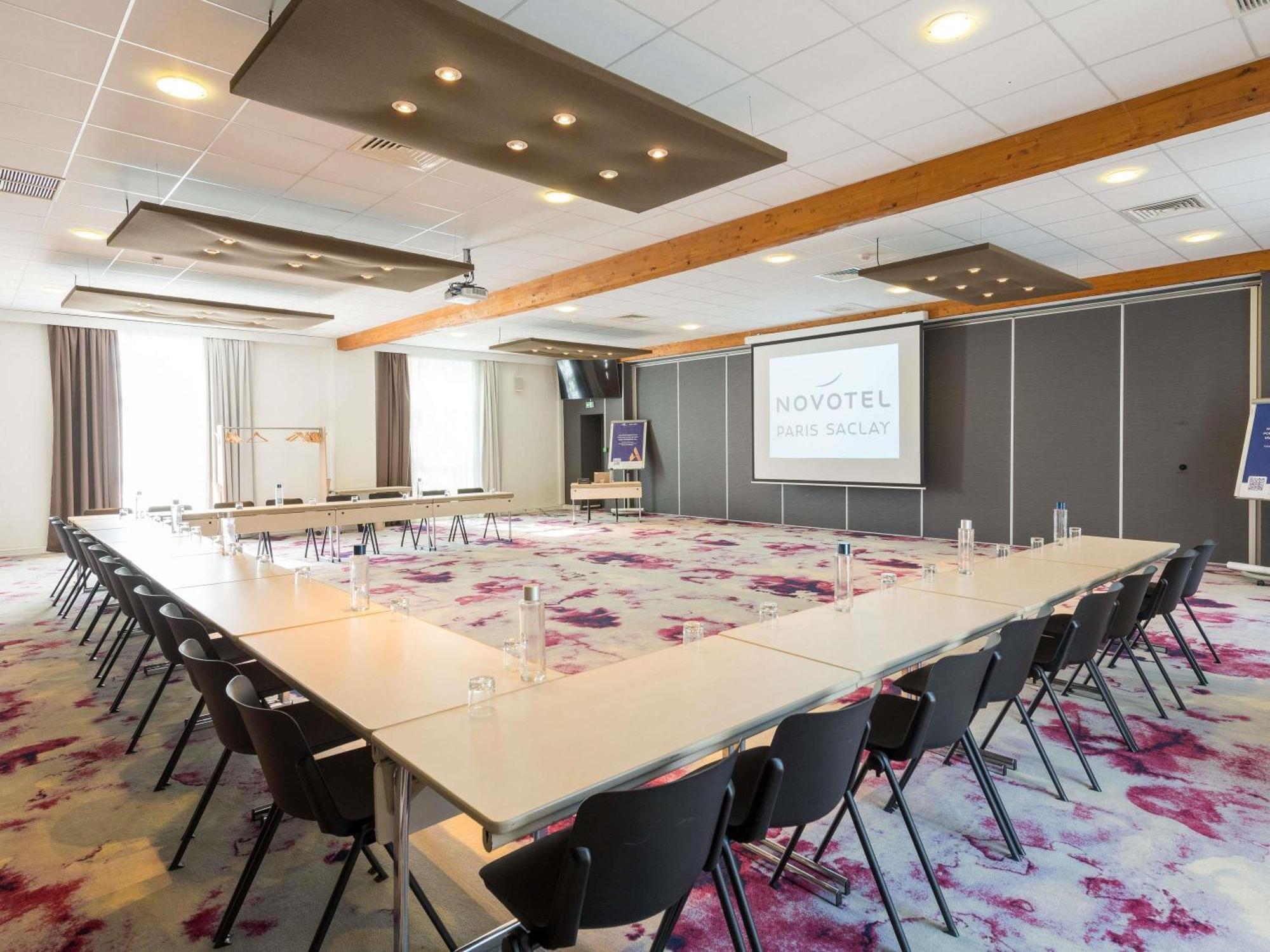 Novotel Saclay Esterno foto