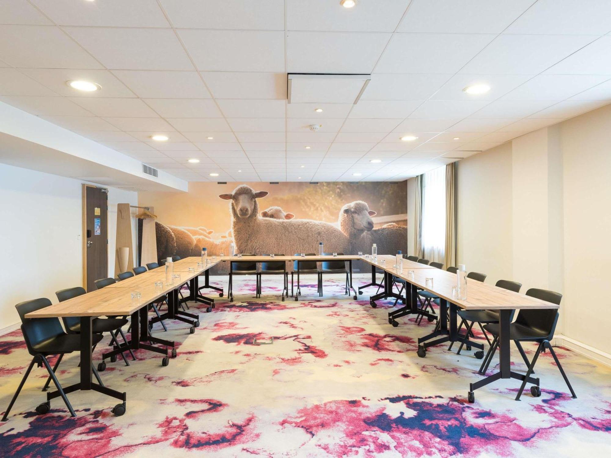 Novotel Saclay Esterno foto