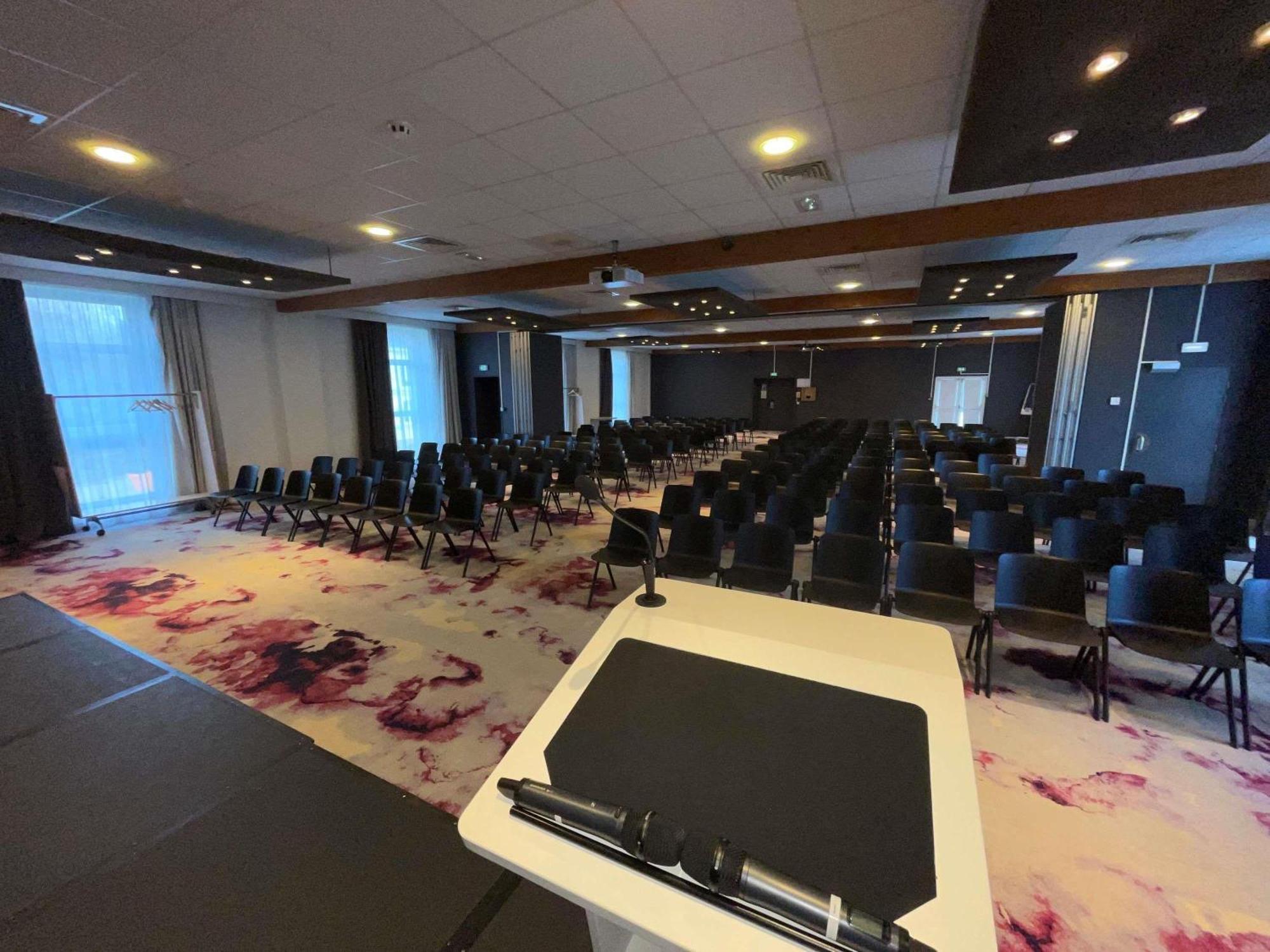 Novotel Saclay Esterno foto