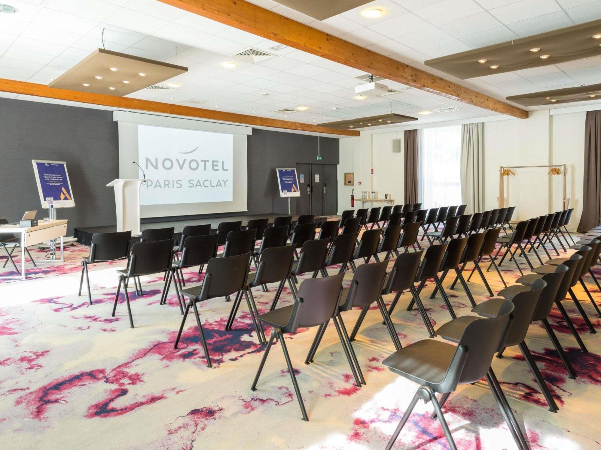 Novotel Saclay Esterno foto