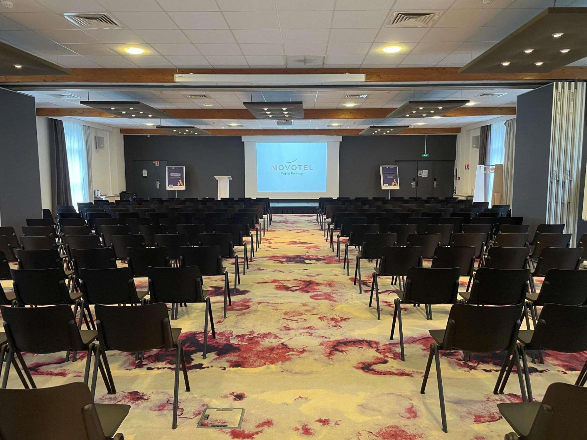 Novotel Saclay Esterno foto